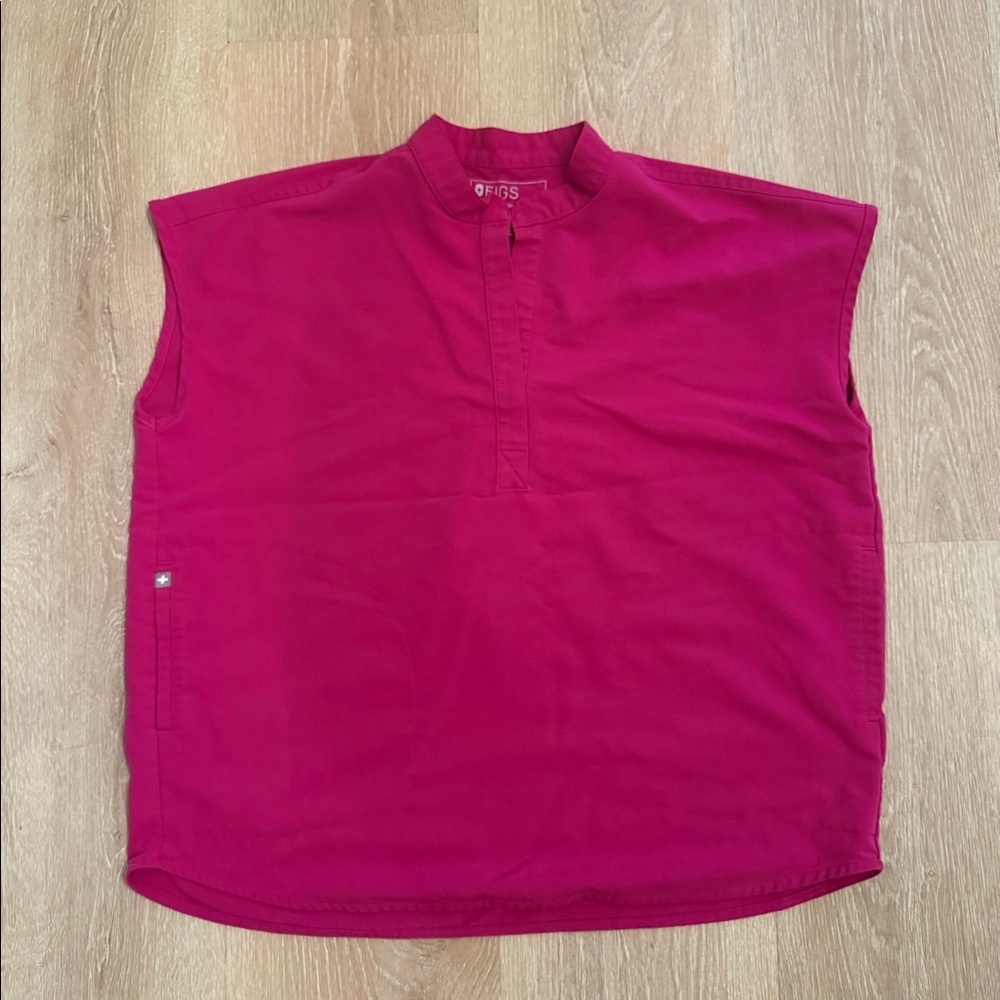 Figs Rafaela Scrub Top in Raspberry/pink M